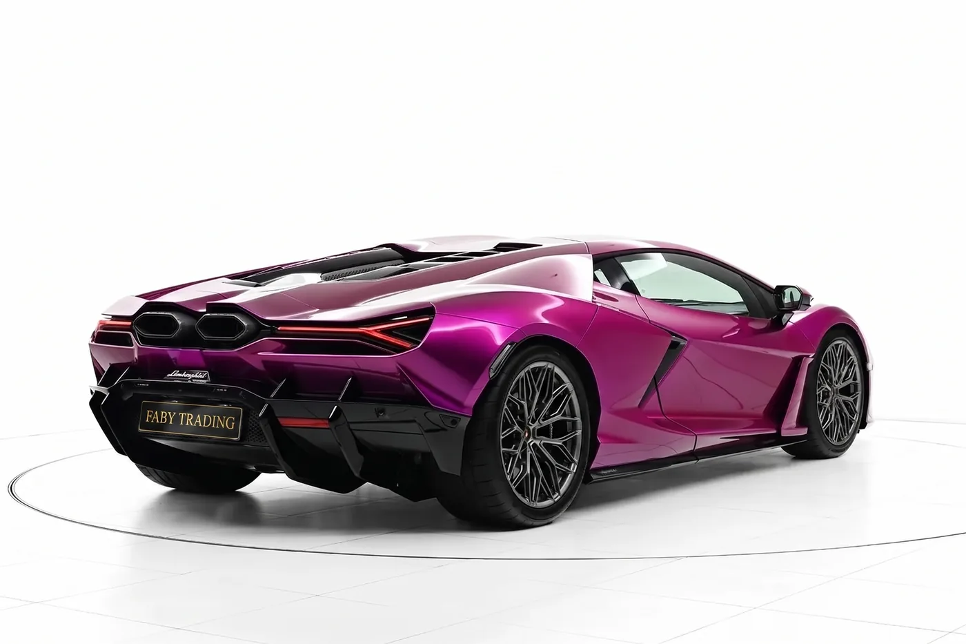 Lamborghini Revuelto in Pink, Heckansicht – ausgeliefertes Fahrzeug von FABY TRADING
