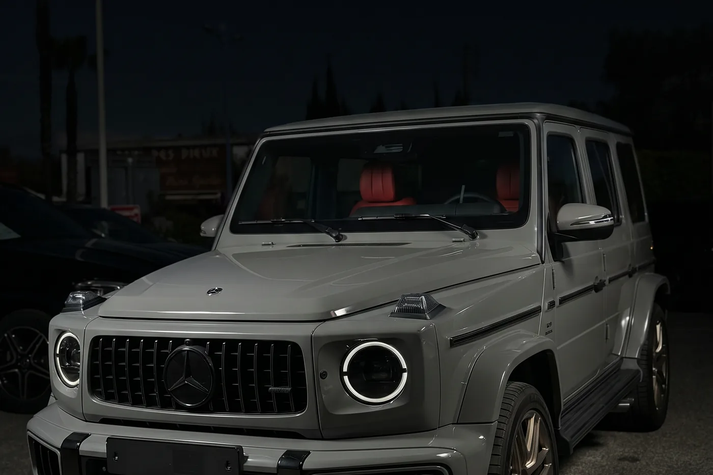 Mercedes-AMG G-Klasse in Grau, Frontansicht – ausgeliefertes Fahrzeug von FABY TRADING